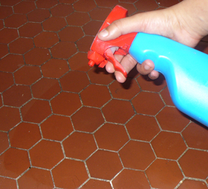 comment nettoyer les joints d'un carrelage au sol