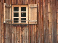 Réparer un châssis de fenêtre en bois.