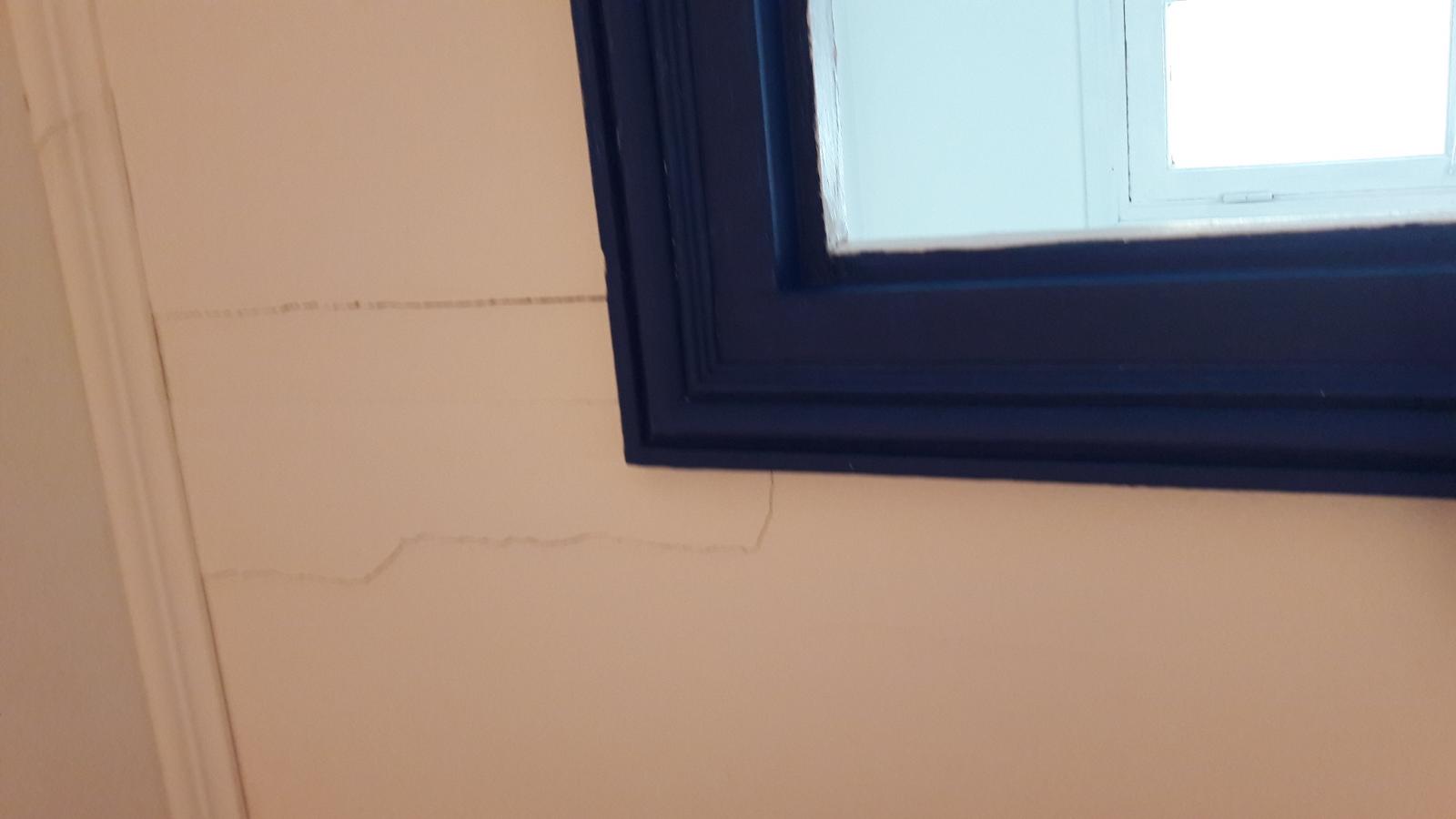 Fissure Entre Plafond Et Mur